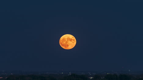 A-supermoon-rises-over-Fort-Collins,-Colorado