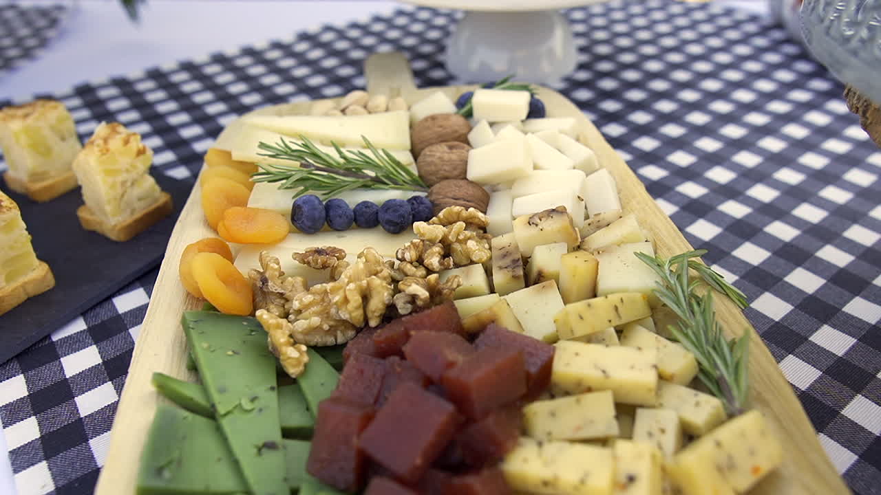 슬로우 모션의 일부 케이터링 제품