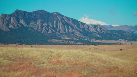 Boulder-Colorado-Gebirge,-Grüner-Bergfelsen,-Flatirons