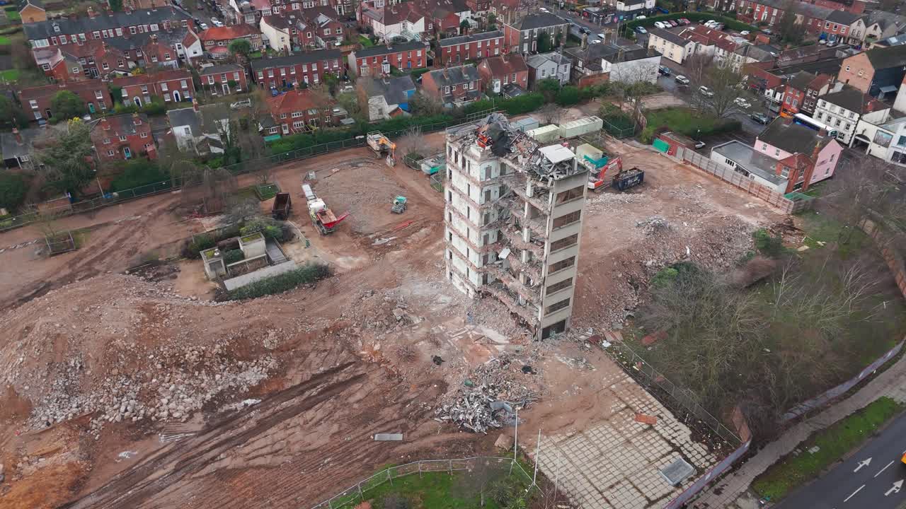 Zoom in on a demolished building in Norwich with flying birds and the surrounding area