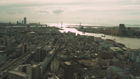 osaka, japón. toma aérea del distrito de edificios centrales