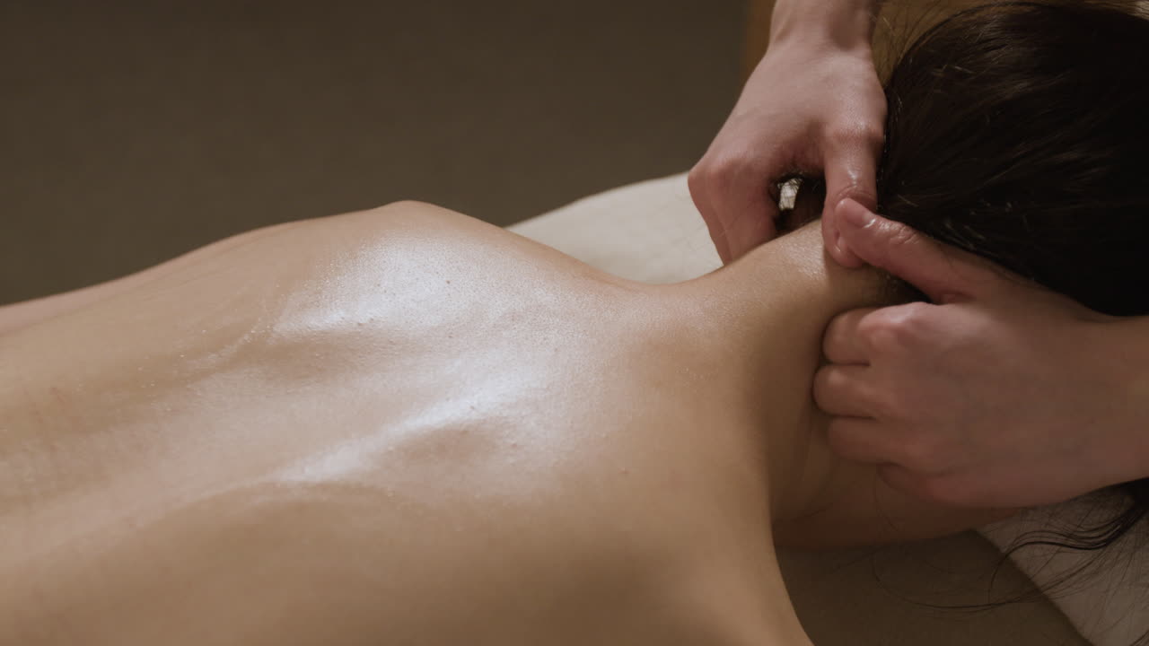 Relaxing Neck and Shoulder Massage