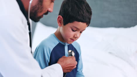Pediatrician-man,-boy-and-stethoscope
