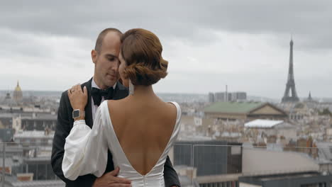 romantic parisian wedding couple