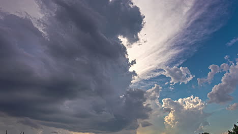 Timelapse-of-dark-clouds-forming-overhead,-stormy-weather