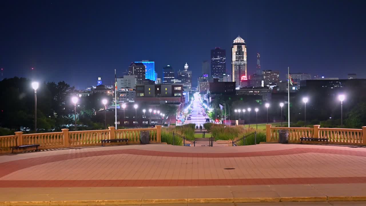 Des Moines Iowa Downtown at night