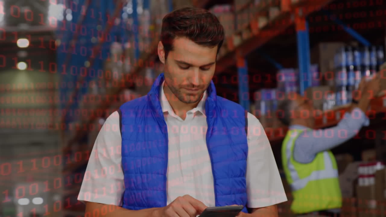 animación del procesamiento de datos sobre el hombre que utiliza el teléfono inteligente en el almacén