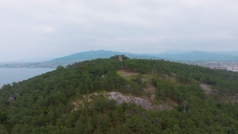 Green-Hill-Out-To-Pacific-Ocean-Open-Vast-Empty-Blue-Water,-Mirador-de-Monteferro,-Vigo,-Galicia,-Spain