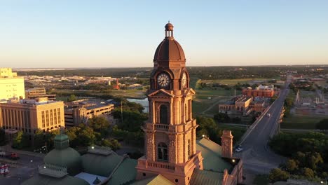 Drohnenaufnahmen-Des-Gerichtsgebäudes-Von-Tarrant-County-Aus-Der-Innenstadt-Von-Fort-Worth,-Texas