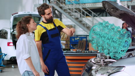 el hombre muestra al cliente un holograma de piezas de automóviles.