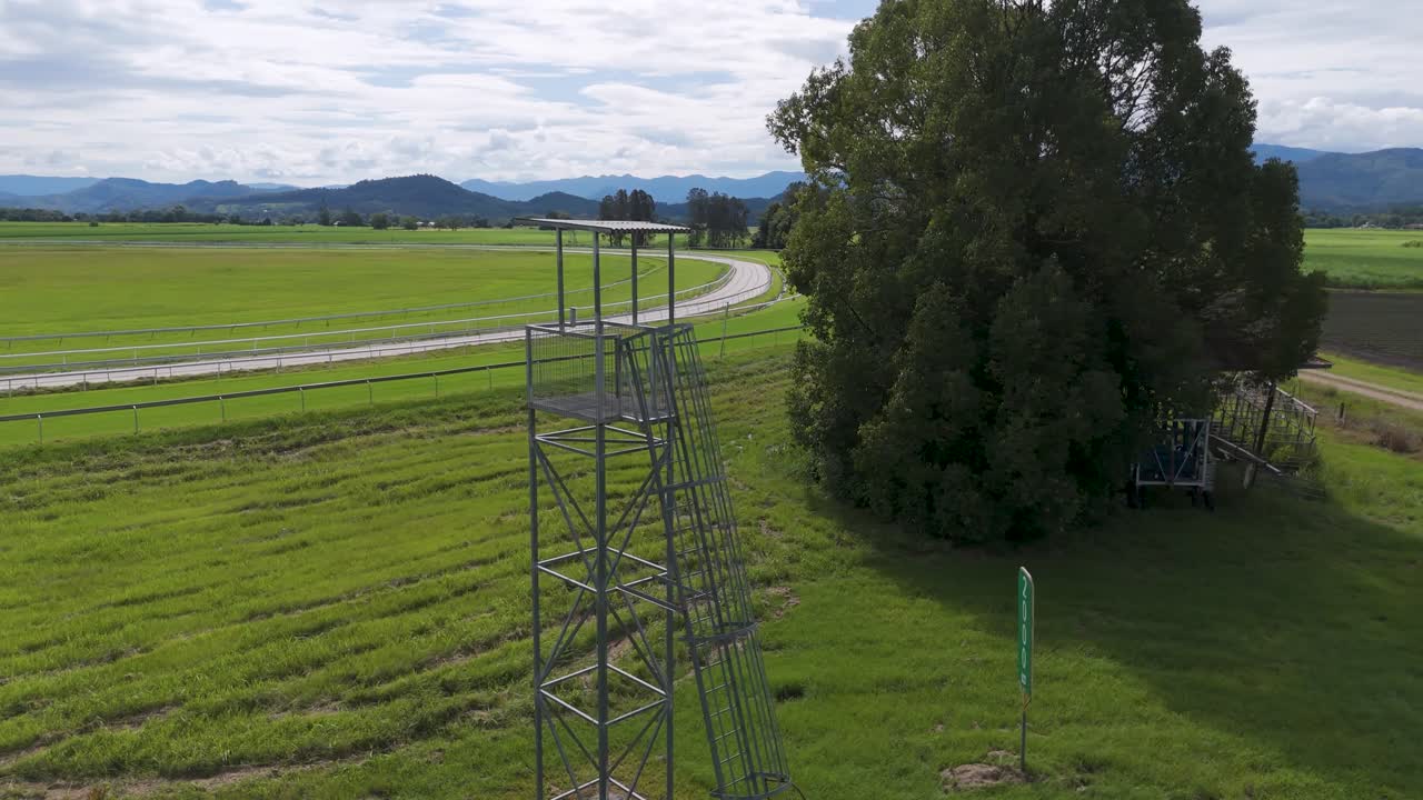 경주 경로 와 관측 탑 의 공중 사진