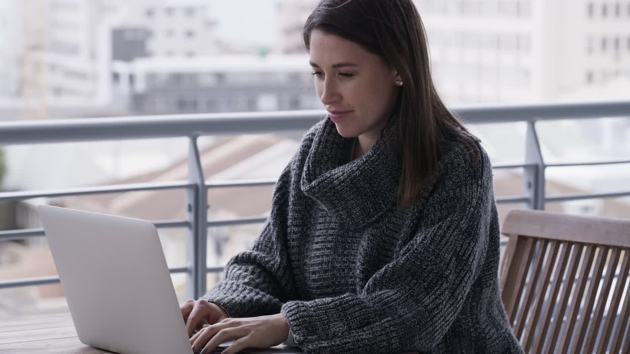 Bloggers have the best choice in office space