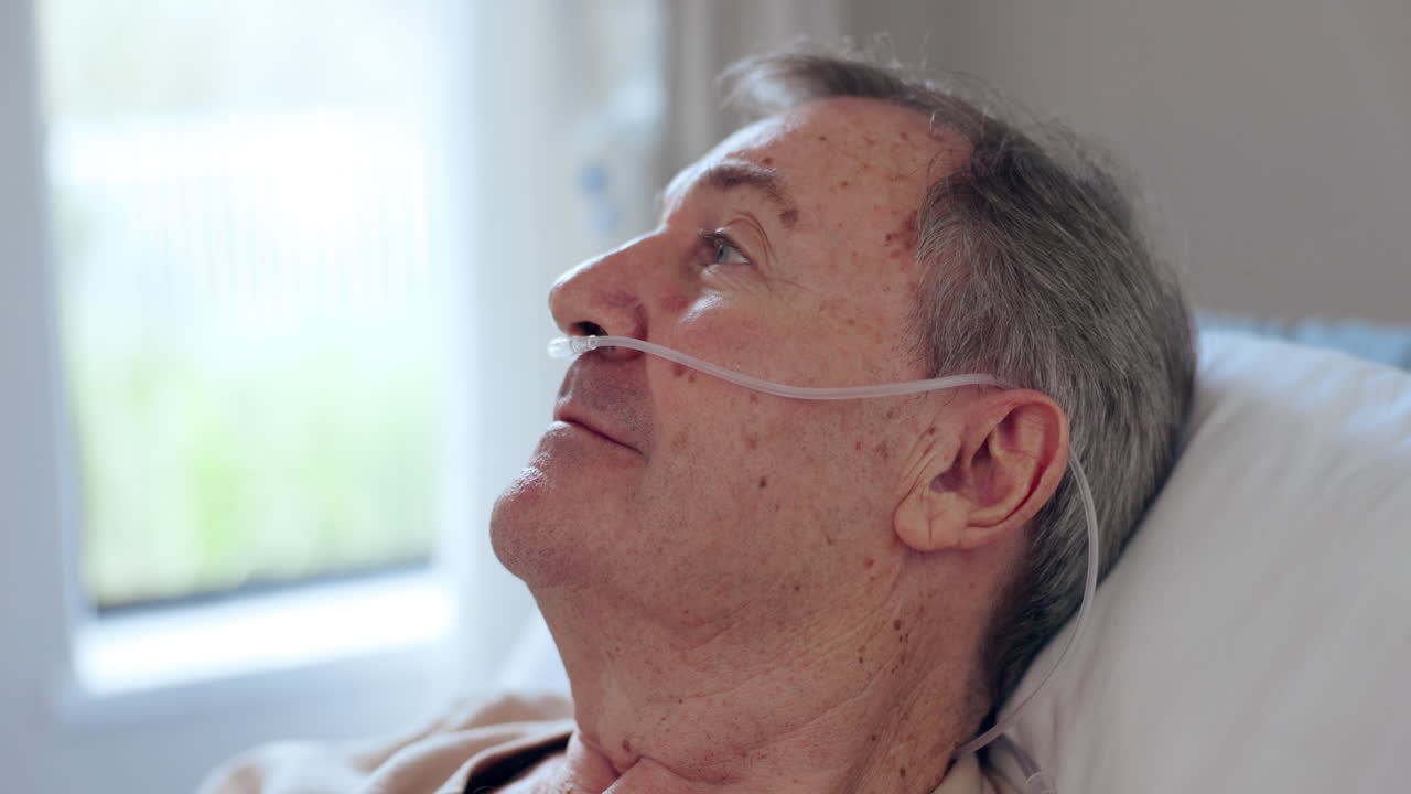 암, 얼굴과 병원에 있는 노인