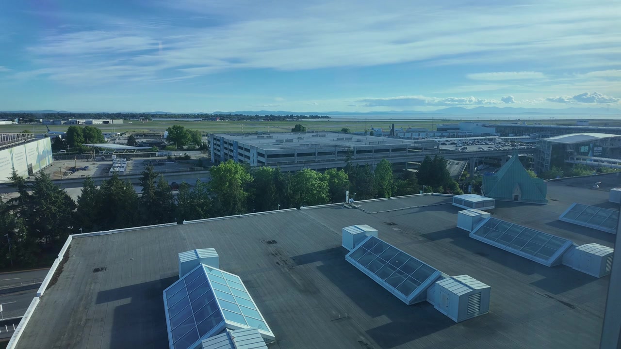 Timelapse, aeroporto internazionale di Vancouver dalla finestra dell'hotel
