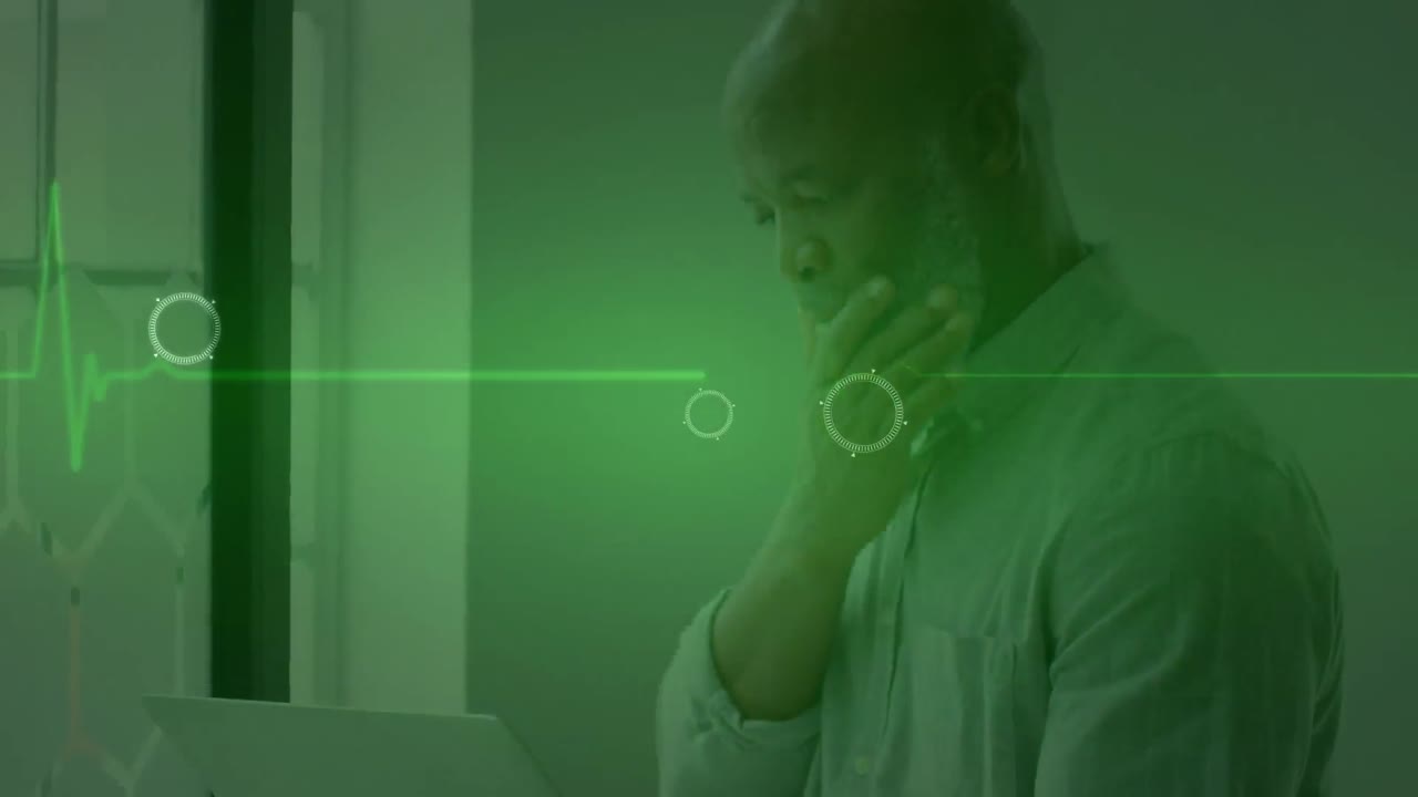 animación de la línea isoeléctrica sobre un empresario afroamericano que usa una computadora portátil en la oficina