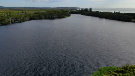 Turista-En-Una-Aventura-En-El-Lago--lago-Ainsworth-Nsw-Australia--descenso-Aéreo