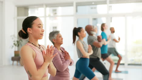 Yoga,-Meditación-Y-Mujer-Con-Manos-De-Oración