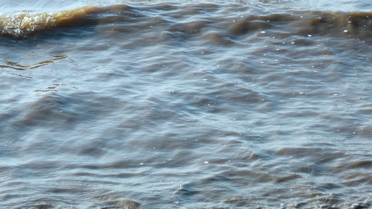 Onde e una piccola barca da pesca