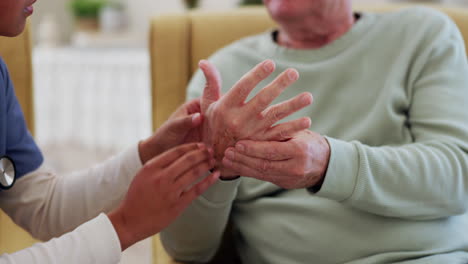 manos, artritis o circulación con una enfermera