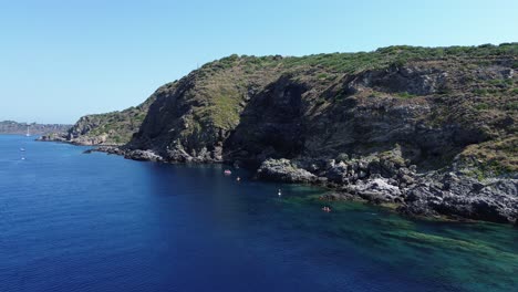 un pedazo de montaña que realmente me impresionó así que es el mejor destino en sicilia, italia, playa bonita
