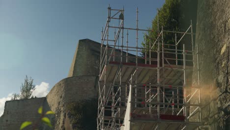 trabajos estructurales y de ingeniería en curso en un edificio histórico en francia
