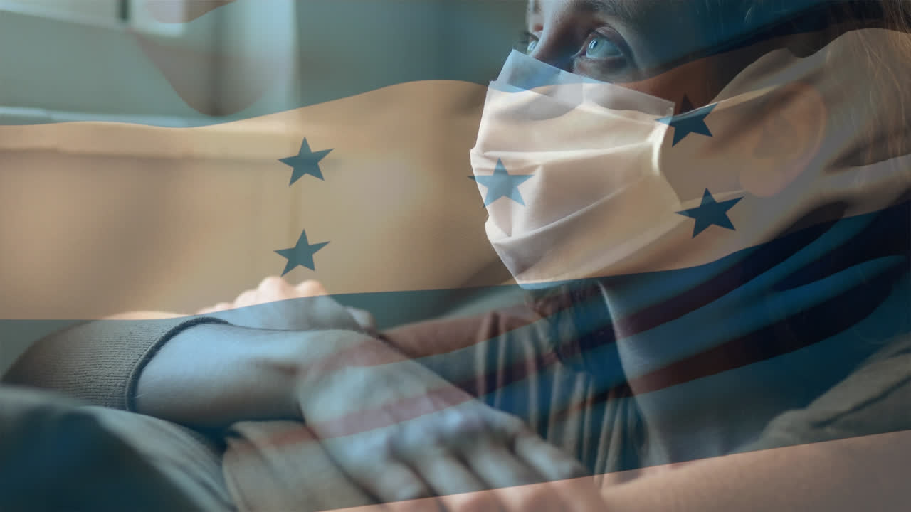 온두라스 발을 흔들고 얼굴 마스크를 착용한 여성