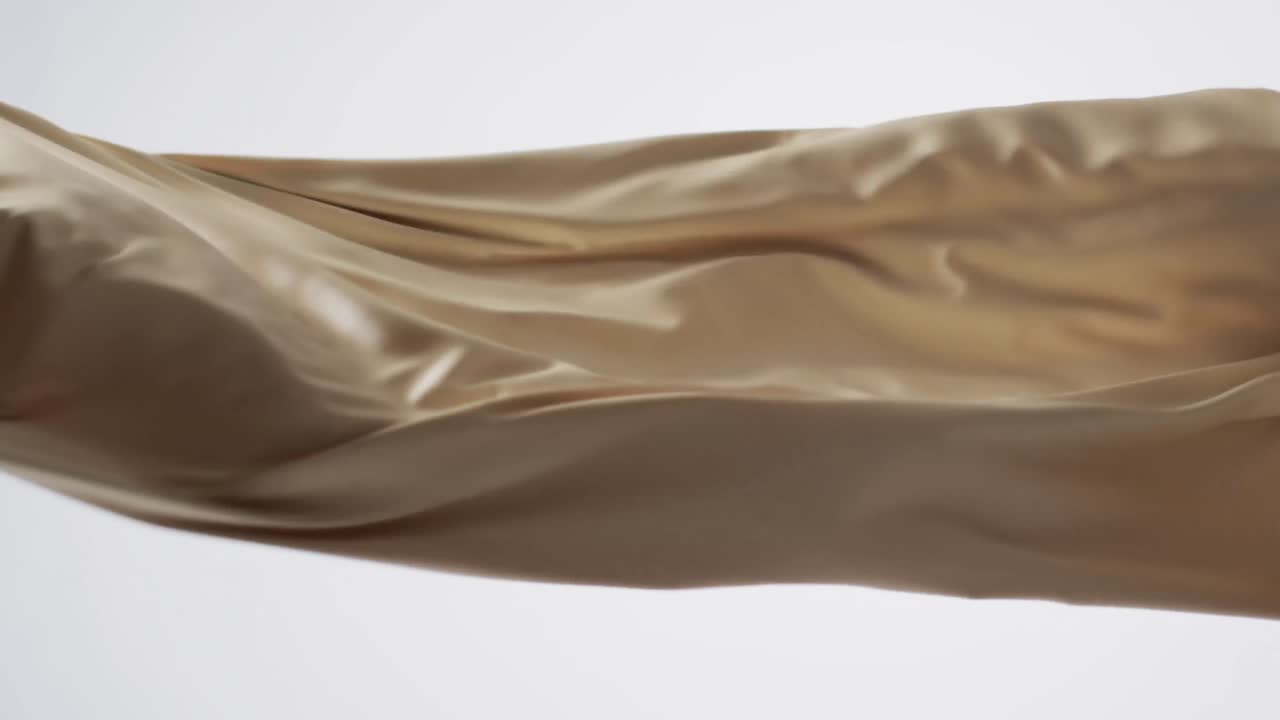 색 배경 위에 복사 공간과 함께 크림 천을 불어넣는 애니메이션