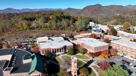 luftschub im herbst über der western carolina university