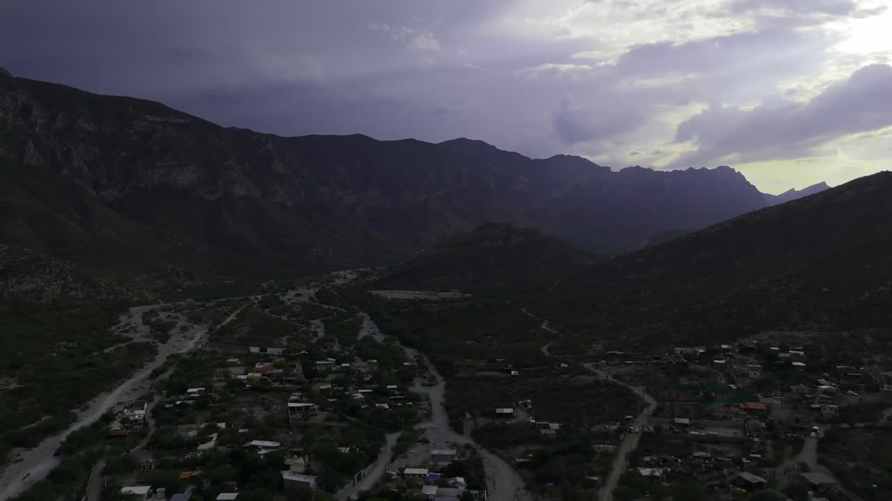Small town in the middle of mountains in a town in Monterrey, Mexico, in a place called La Huasteca 4k 60 fps
