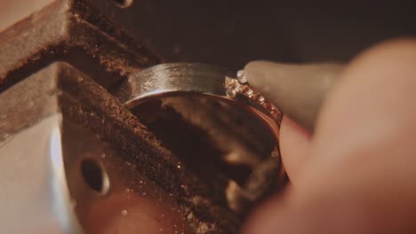 reparación de joyas en curso