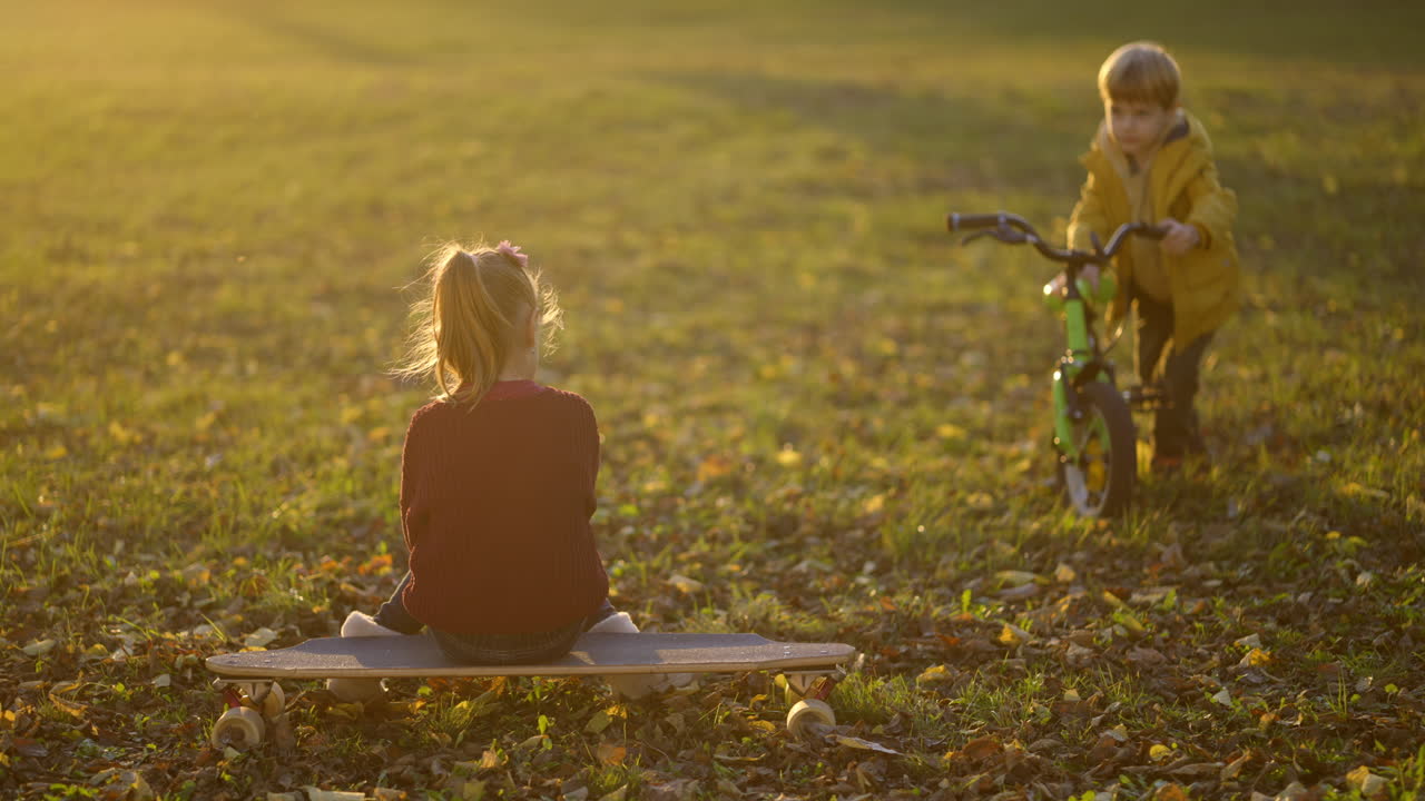 공원에서 노는 아이들