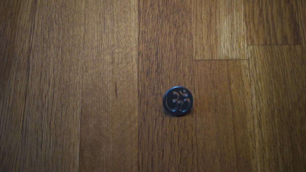 wodden 테이블-13에 회전 동전