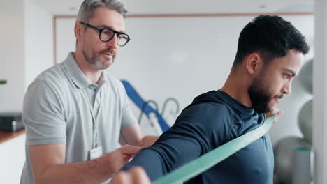 fisioterapia, hombre y entrenamiento muscular