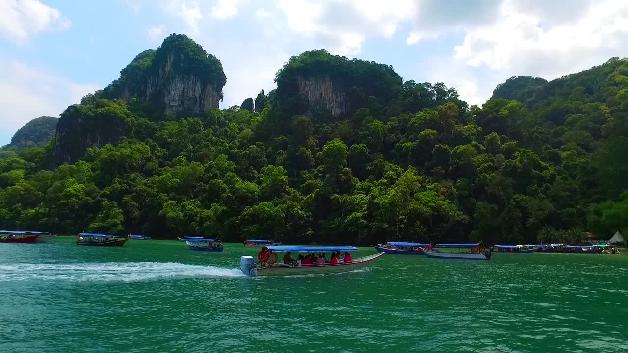 Thuyền cao tốc ở đảo Langkawi, Malaysia
