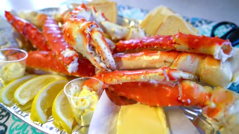 Red-king-crab-legs-with-fresh-lemon-slices