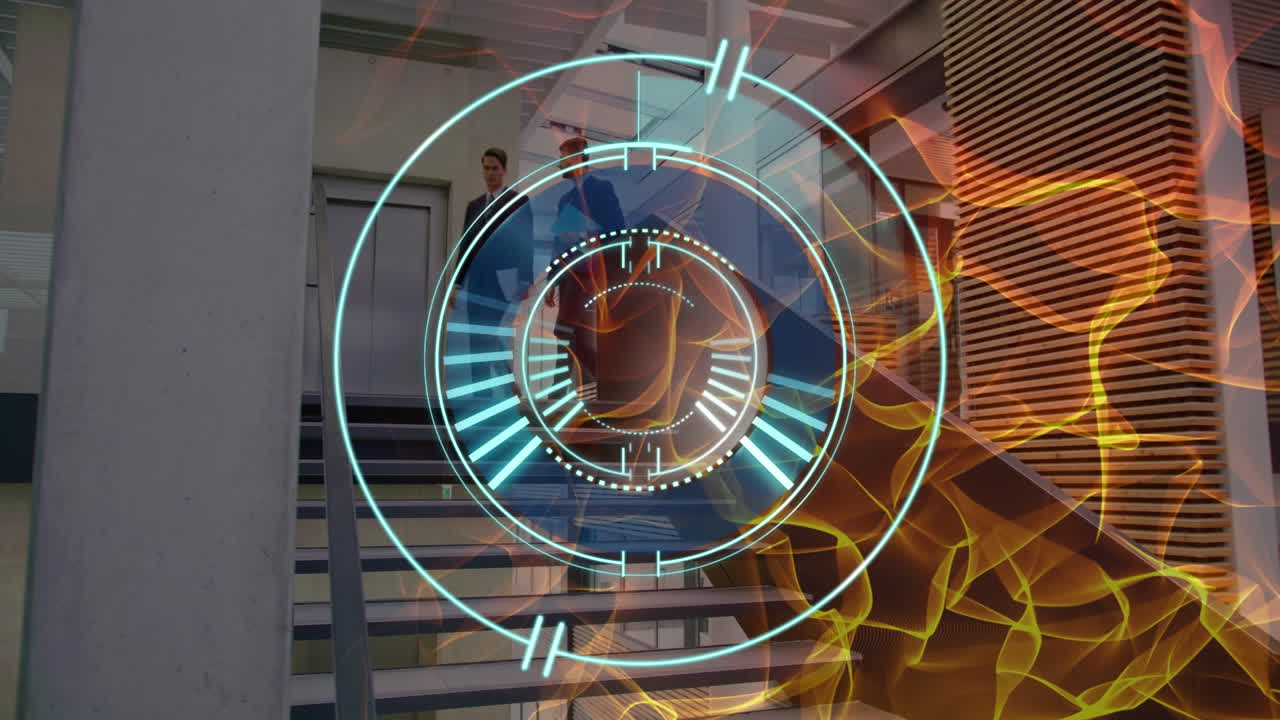 animación de escaneo de alcance y senderos de luz sobre diversas personas de negocios en la oficina