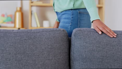 Sofa-Im-Möbelgeschäft-Kaufen