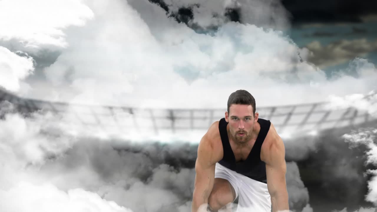 мужчина готовится к бегу на 4 км.