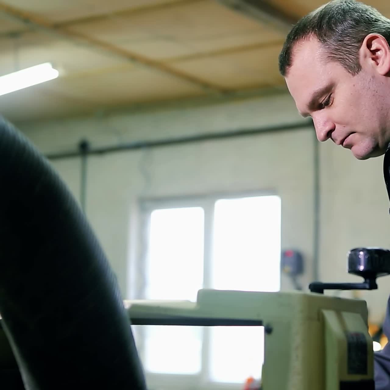 sierra eléctrica para cortar madera
