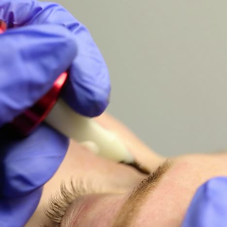 hacer un tatuaje de cejas