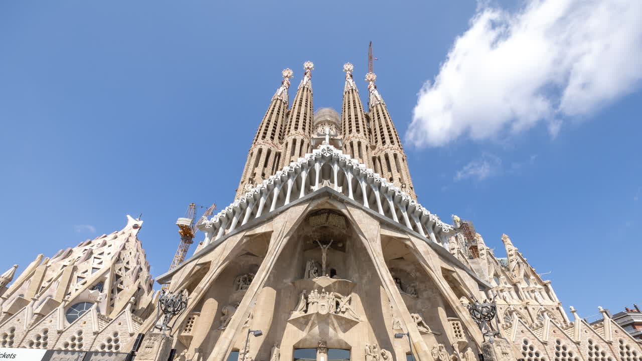 cattedrale della sagrada familia a barcellona