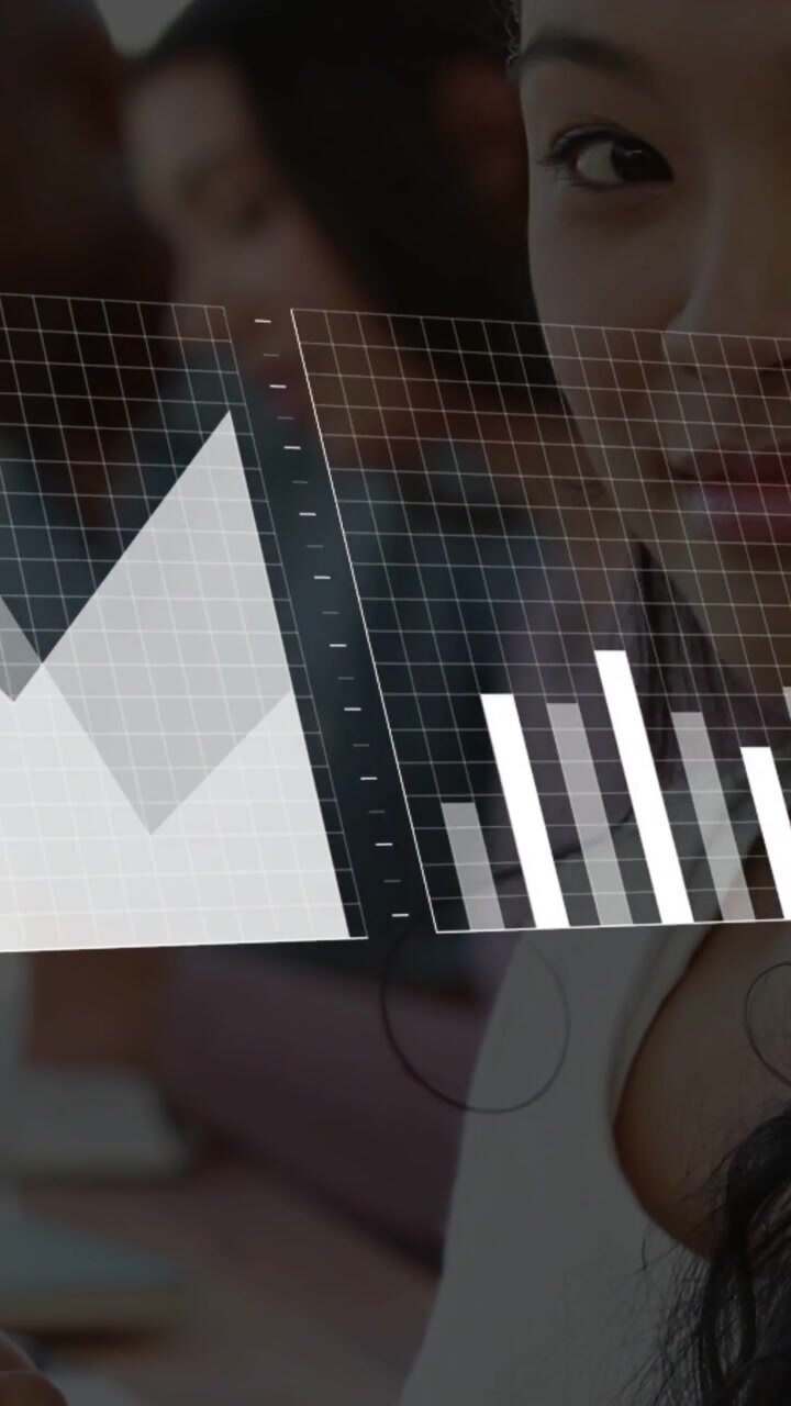 Video verticale: Un analista tocca un tablet, generando un'interfaccia AR che evolve da linea ad area a barre per la finanza.