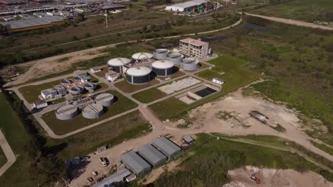 Blick-Aus-Der-Luft-Auf-Eine-Der-Größten-Wasseraufbereitungsanlagen-In-Buenos-Aires,-Argentinien-Aysa-Kläranlage