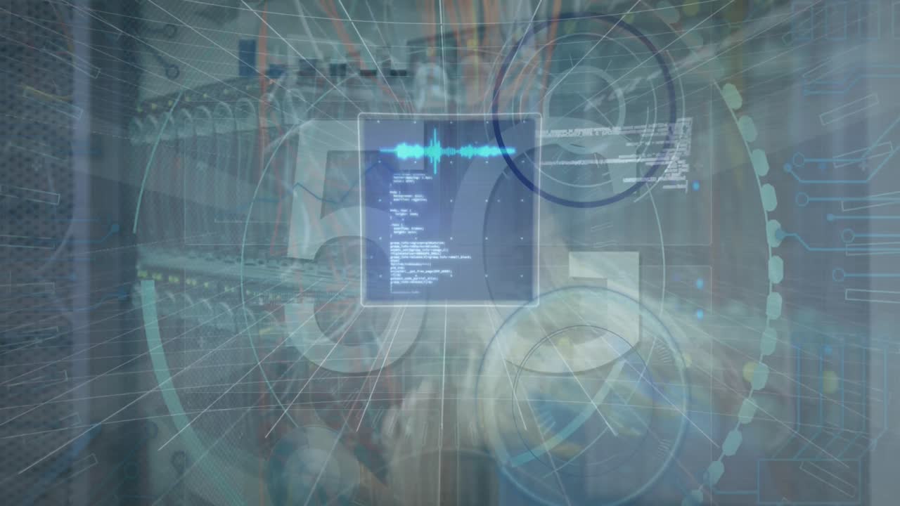 animación de escaneo de alcance con procesamiento de texto y datos 5g sobre mujer caucásica en la sala de servidores.