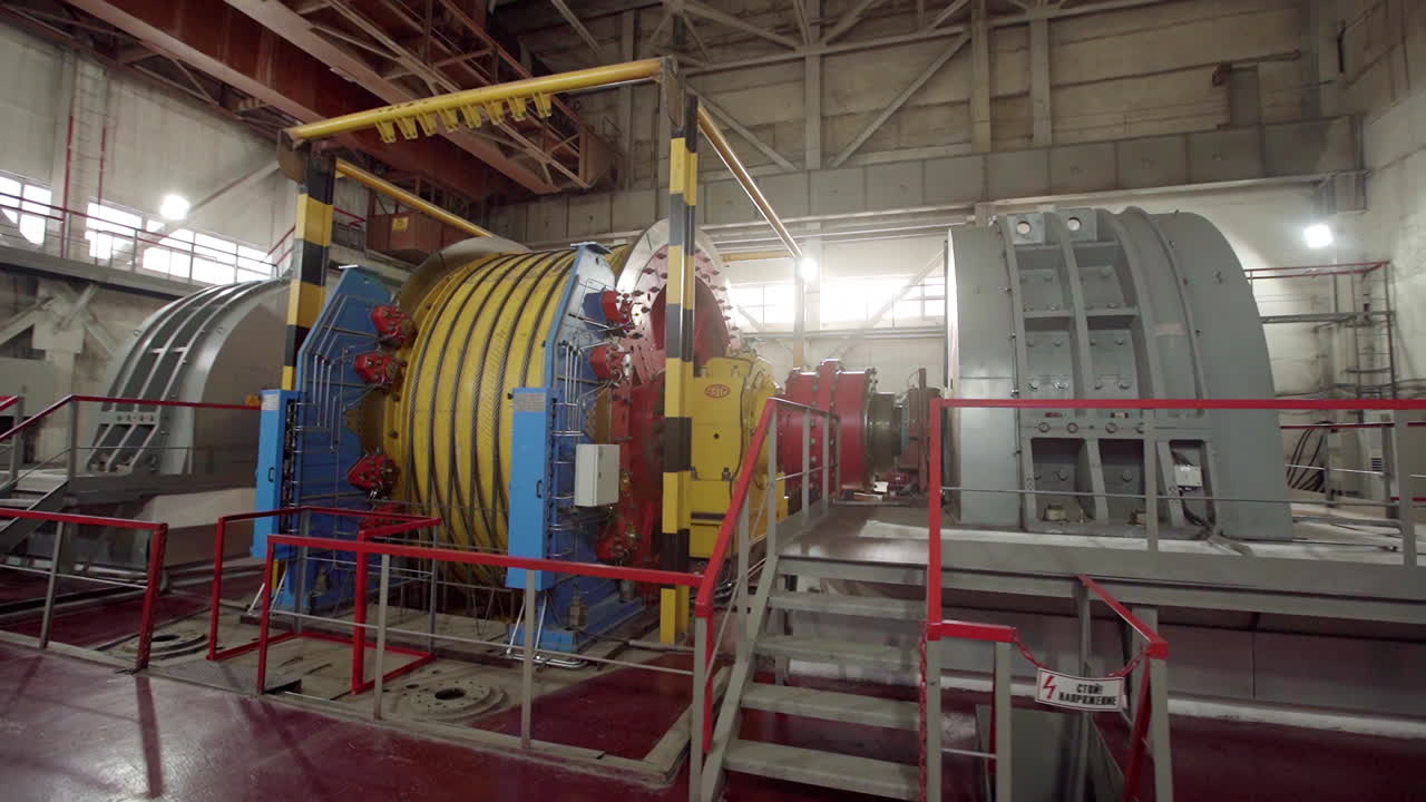 macchina di avvolgimento industriale in una fabbrica