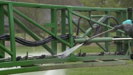 high pressure cleaning of agricultural machinery