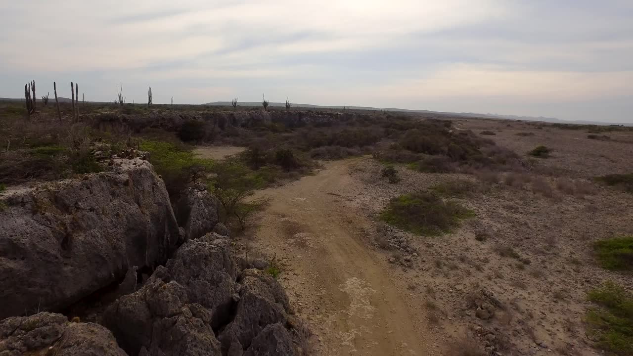 аэрофотосъемка пещер, которые использовали индейцы аравак на бонайре