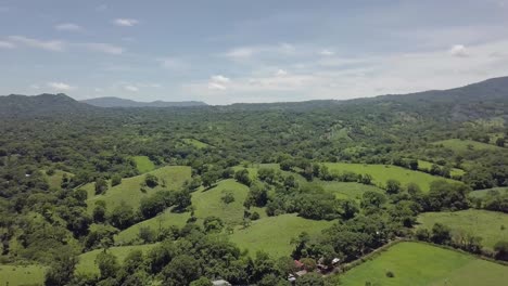 Tierras-De-Cultivo-En-El-Departamento-De-La-Paz-En-El-Salvador,-América-Central---Dolly-In