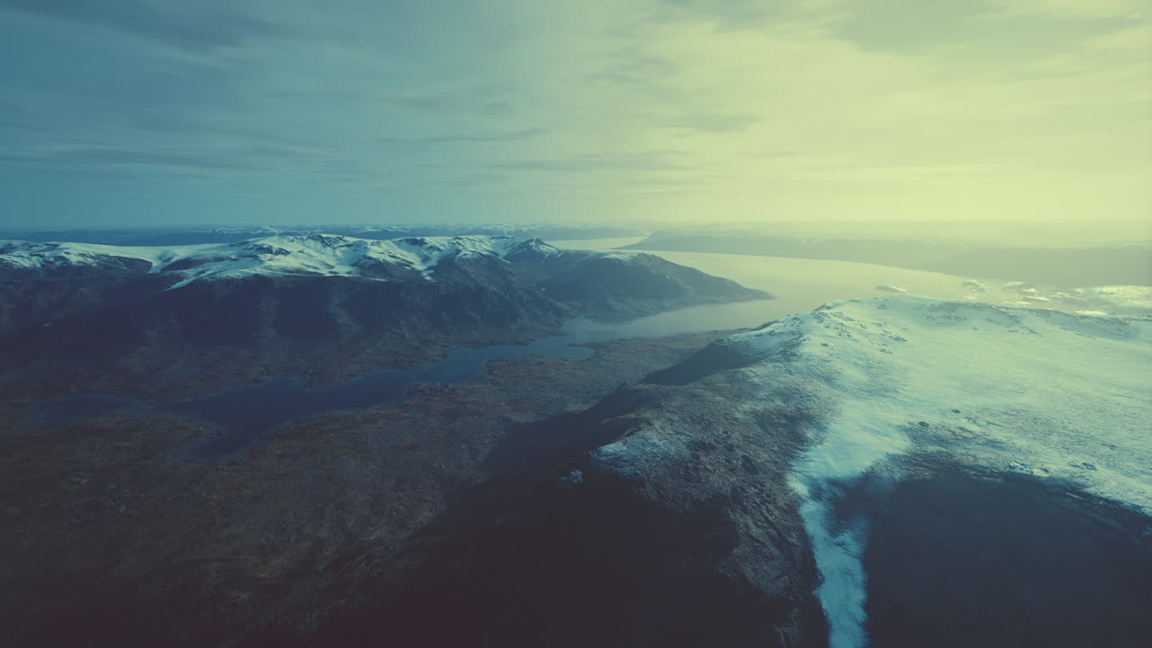 vista aérea del fiordo en clima frío de invierno