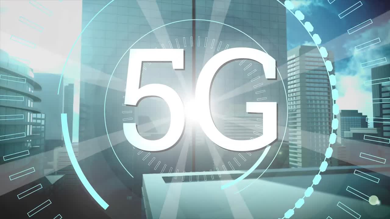 5g scritto in mezzo a cerchi e edifici futuristici